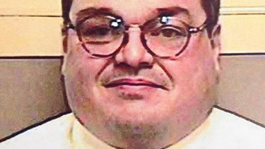 Salvat de cuvantul Domnului la propriu. Gloante oprite de Biblia pe care un barbat o poarta in buzunarul de la piept