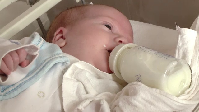 Lupta asistentilor maternali pentru a avea grija de copii. Ce soarta au sutele de bebelusi abandonati in fiecare an