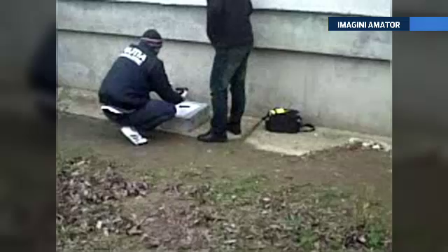 Dezbracata si amenintata cu pistolul de iubit. Groaza prin care a trecut o fata din Pitesti care a fugit goala in vecini
