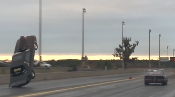 Zboara Mustangule, zboara! Ce s-a intamplat dupa ce l-a luat valul si a apasat accelaratia la podea: VIDEO