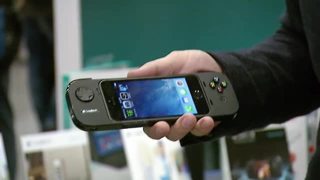 MWC 2014. Cum arata accesoriul care iti transforma smartphone-ul in consola de jocuri