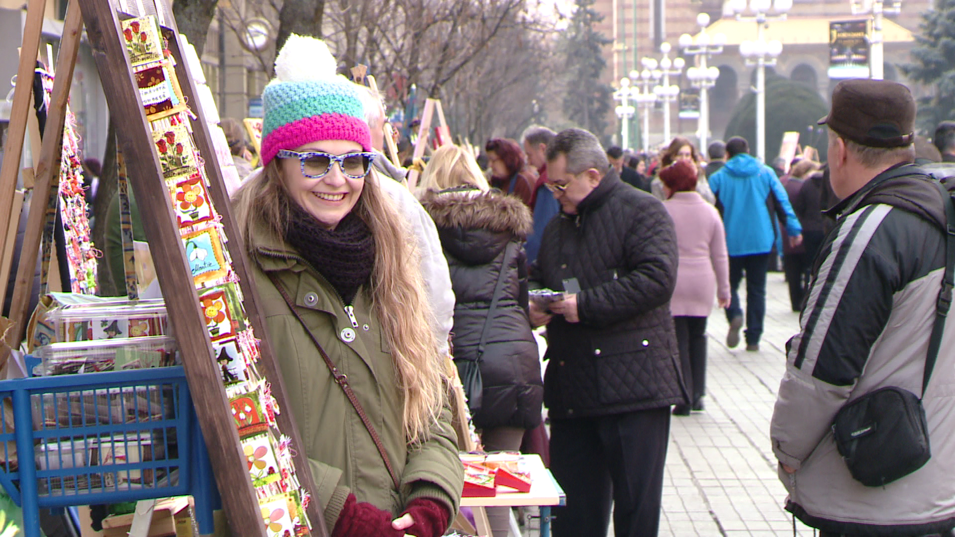 Martisoarele confectionate din hartie sau seminte, principalele atractii de 1 martie. GALERIE FOTO