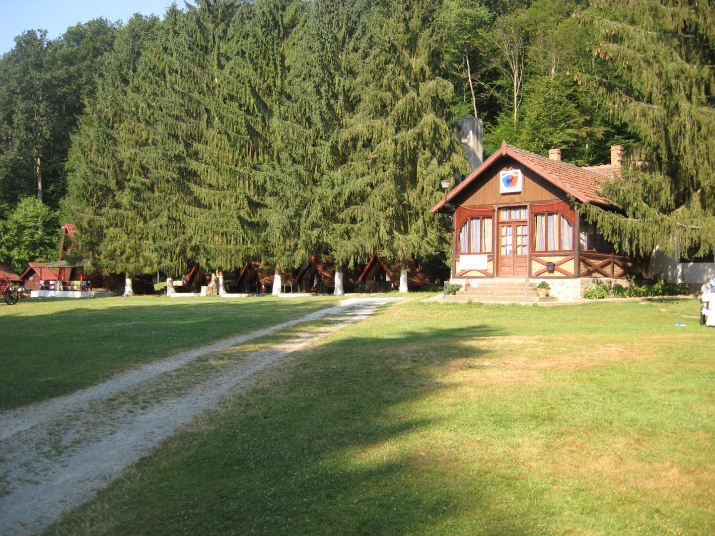 Parcul sculpturilor de la Casoaia va fi valorificat turistic, dupa ce a fost abandonat decenii