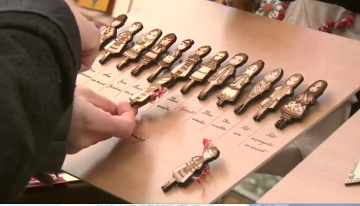 Traditii de MARTISOR. De 1 martie, martisorul clasic pare doar o amintire pe tarabe