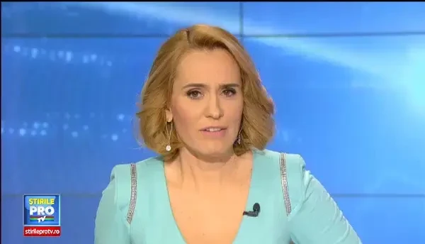 Se poarta salopetele de mireasa si costumele colorate. Ce propuneri au designerii pentru nuntile anului 2014