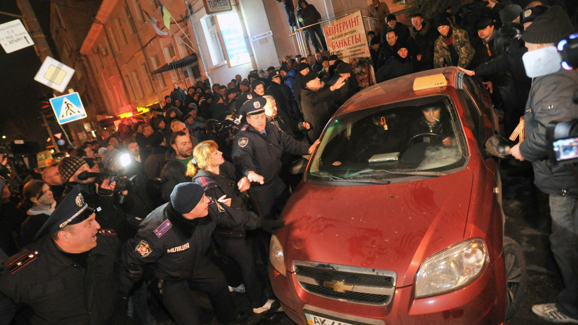 CRIZA din Crimeea: Putin nu a luat inca decizia unei interventii militare in Ucraina. Armata de la Kiev, in stare de alerta