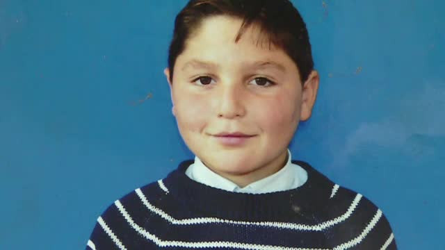 Protest mut in Prahova. Parintii baiatului de noua ani, mort langa o sonda de petrol, si-au ingropat copilul