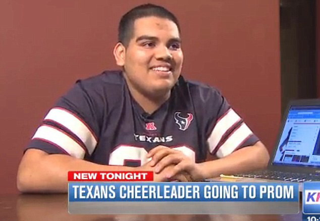 Un liceean din SUA a obtinut o intalnire cu fata viselor sale dupa o campanie pe Twitter. VIDEO