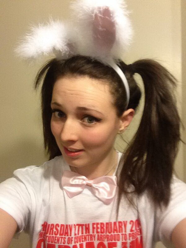 Dezmatul elevilor britanici la petrecerea Carnage. Ce se intampla cand sunt lasati in baruri si au oferta la alcool. FOTO