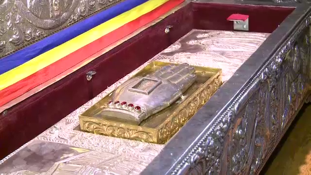 Mana Ierarhului Nicolae, din biserica