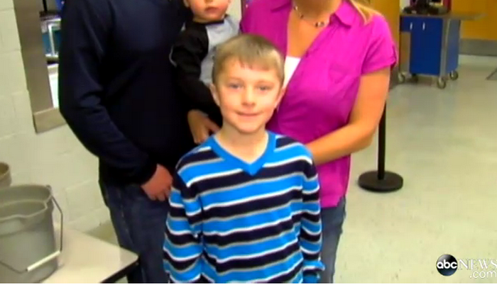 Baiatul cu inima de aur din SUA. Un elev a pornit o campanie pentru a plati pranzul colegilor sai. VIDEO