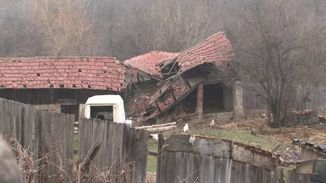 Despagubiri de 3 milioane de euro pentru 30 de sinistrati care au ramas fara case de 8 ani dupa o alunecare de teren