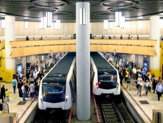 Aproximativ 1.000 de sindicalisti de la metrou au protestat in Piata Victoriei. LISTA nemultumirilor