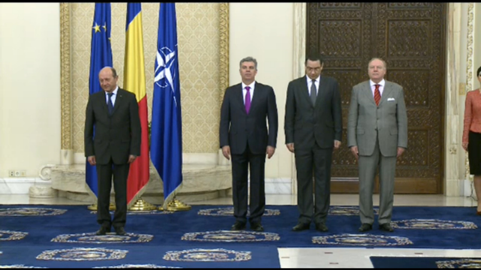 Cabinetul Ponta III a depus juramantul la Palatul Cotroceni. Basescu: "Sampanie n-am, mi-a dat premierul buget mic"