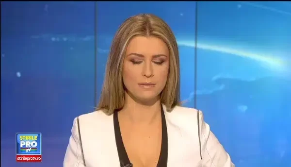 BACALAUREAT 2014. Liceenii de clasa a 11-a si a 12-a sustin simularea la matematica si istorie. Subiectele de astazi. FOTO