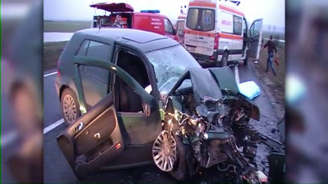 Accident grav pe o sosea din Slatina: un barbat a murit si 8 persoane au ajuns la spital in urma impactului