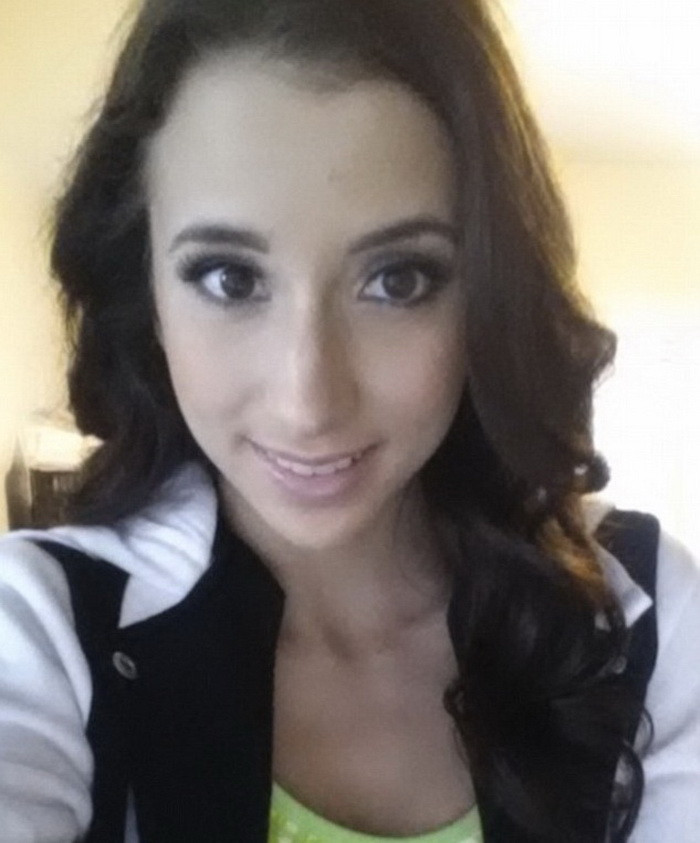 O tanara din Marea Britanie a fost batjocorita dupa ce s-a apucat de pornografie pentru a-si plati studiile