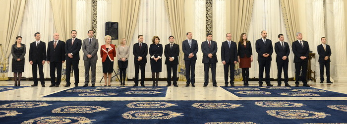 Un ministru roman a lesinat cand a vazut ce trebuie sa semneze. Ce scria in actul pe care il avea in fata