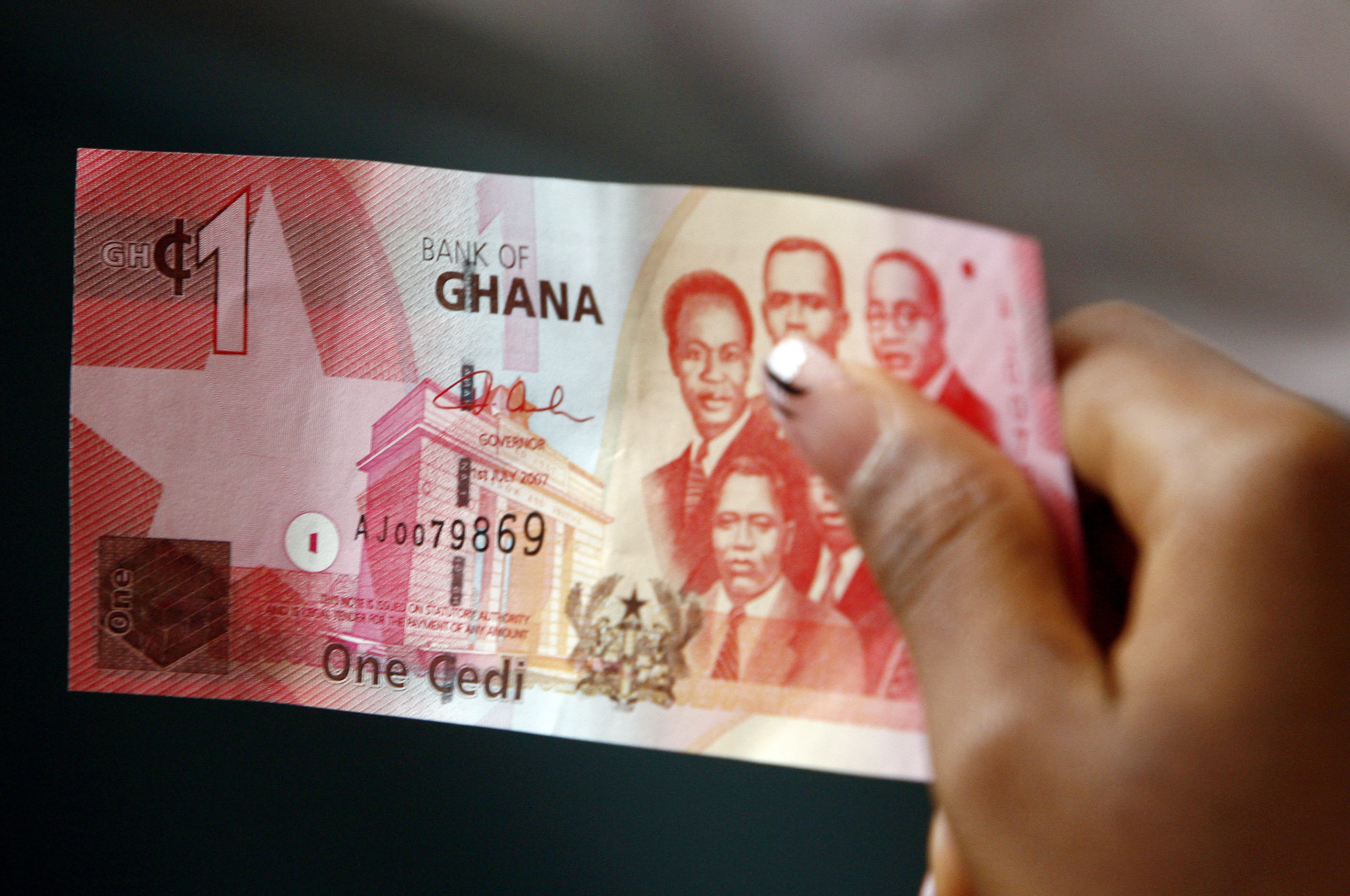 Rugaciunile, ultima speranta pentru ghanezi in fata deprecierii monedei nationale. Mesaje catre diavol: "Ia mana de pe banci"