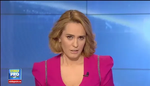 Cat mai valoreaza brandul Ceausescu. Tanara misterioasa care a cumparat sabia si pumnalul fostului dictator cu 10.000 de euro