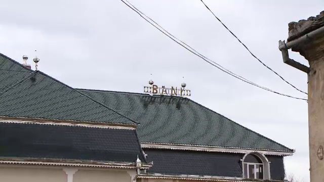 Acoperisul discordiei. Inscriptia montata de proprietari l-a suparat pe viceprimarul Timisoarei si i-a amuzat pe vecini