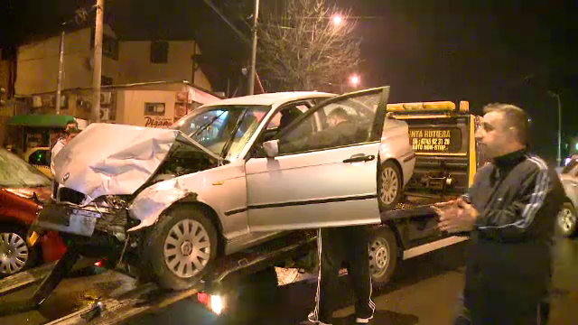 Patru masini distruse in Capitala din cauza unei soferite neatente. O persoana a ajuns la spital in urma accidentului