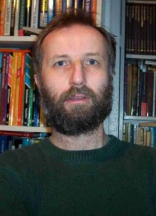 A decis sa divorteze de sotia milionara pentru ca uraste sa fie bogat. Povestea unui profesor din Marea Britanie