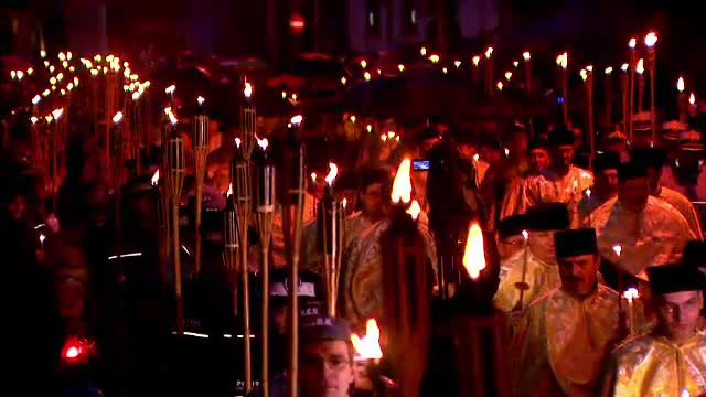 3.000 de pelerini si zeci de preoti, la o slujba speciala in Capitala. Oamenii s-au rugat la o icoana facatoare de minuni