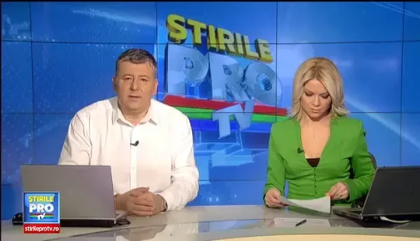 Incident in timpul unui spectacol la liceu. 250 de fete dansau pe scena cand aceasta a cedat sub greutatea lor