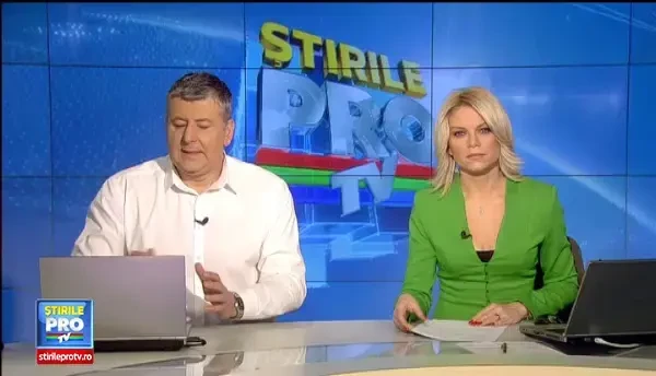 Un taximetru a ajuns cu rotile in sus dupa ce soferul acestuia a trecut pe rosu, la semafor. Trei persoane au fost ranite