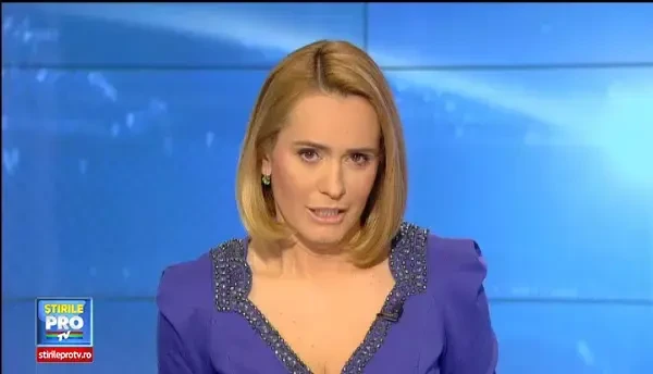 Manelistul Adrian Minune a primit titlul de cetatean de onoare al Stefanesti. Primarul il considera un