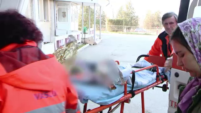 Neglijenta intr-o scoala din Vaslui. Un copil de 5 ani a ajuns la spital dupa ce s-a lipit de usa sobei din clasa