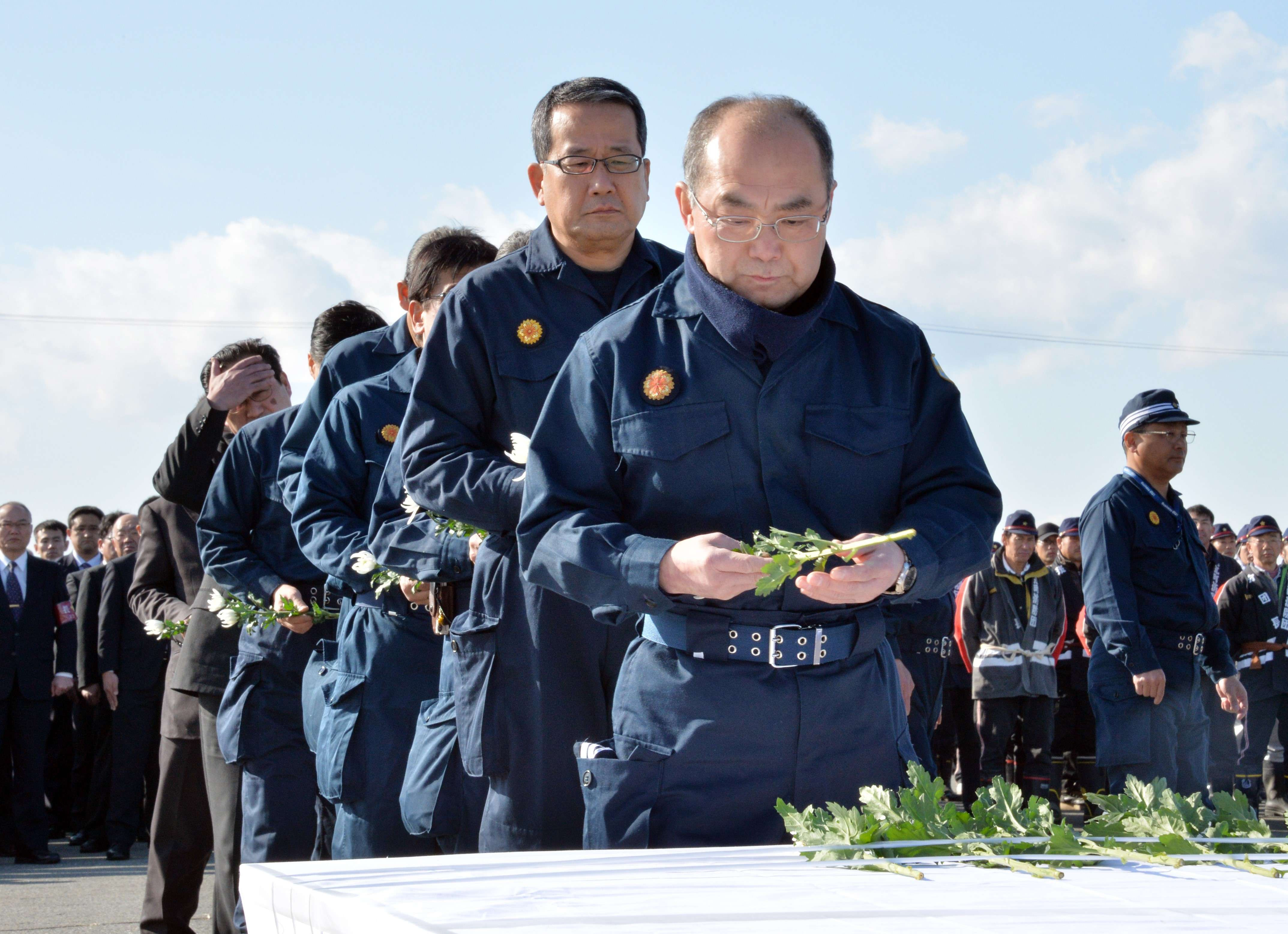 Trei ani de la cutremurul din Japonia. Mii de japonezi, inca disparuti, iar centrala nucleara Fukushima, la fel de nesigura