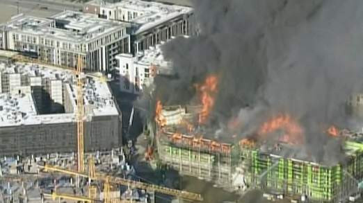 Incendiu devastator in San Francisco. Un zgarie-nori s-a prabusit partial dupa ce a luat foc