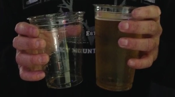 Experimentul care a indignat 400.000 de oameni. Care este diferenta dintre un pahar mic si unul mare de bere. VIDEO