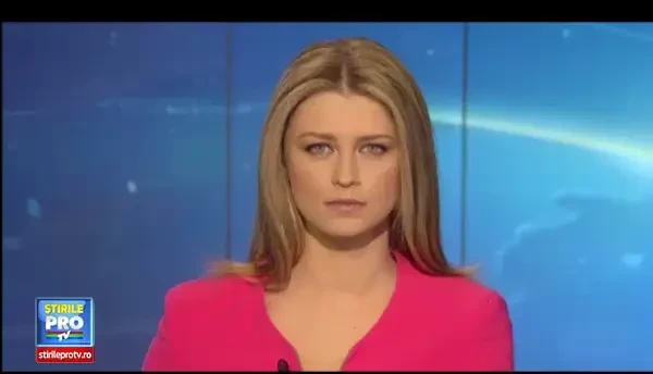 VIDEO. Autoutilitara in flacari, pe un bulevard din Oradea. Masina care transporta deseuri din carton s-a facut scrum