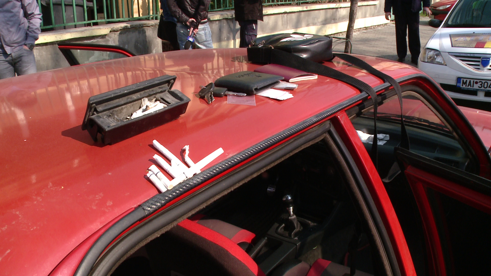 Doi tineri au devenit “agitati” cand au vazut Politia. Motivul pentru care au fost dusi la audieri