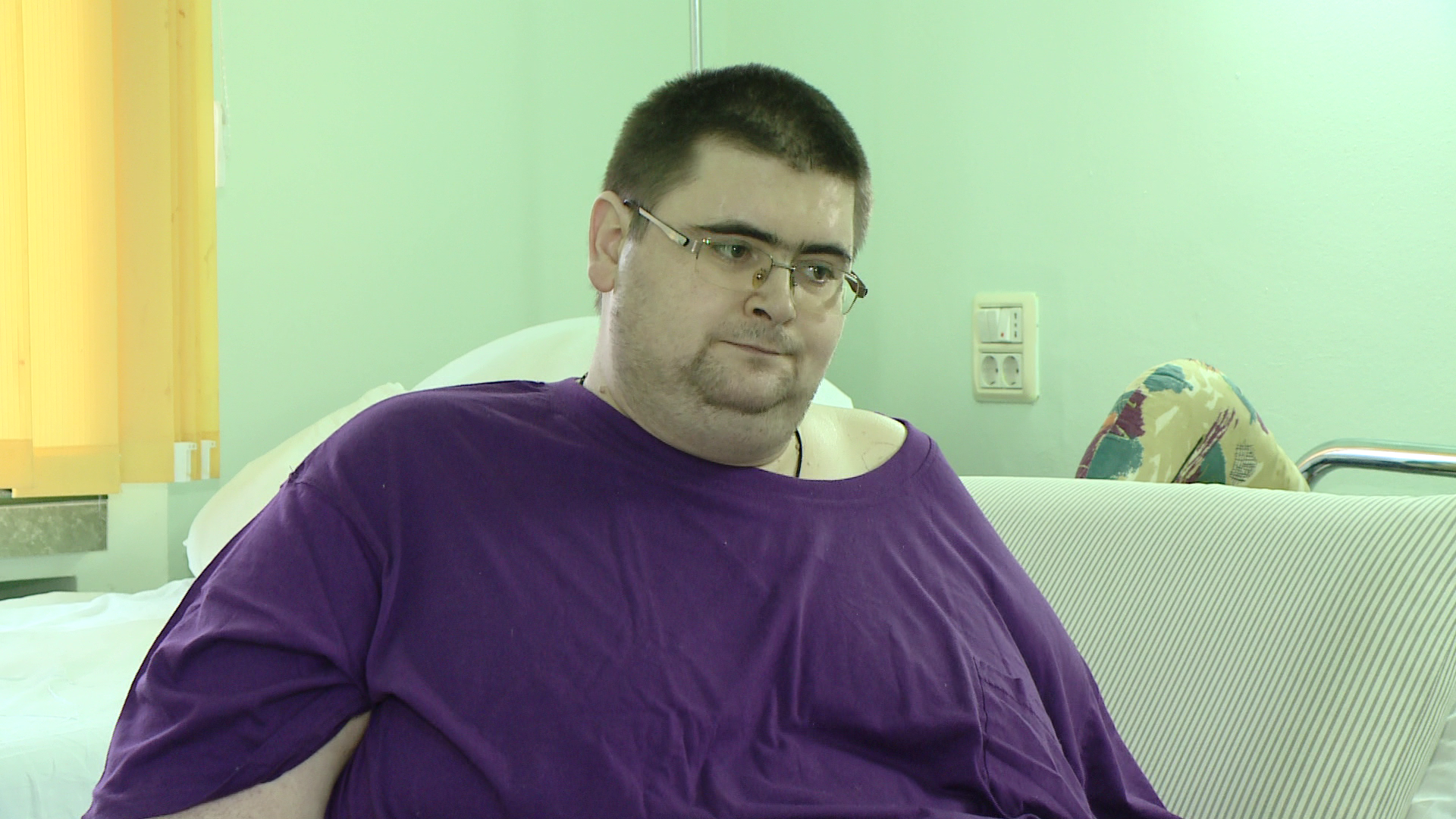 Dupa patru ani,Robert a avut prima noapte in care a reusit sa doarma normal,la spitalul din Timisoara. Starea barbatului obez