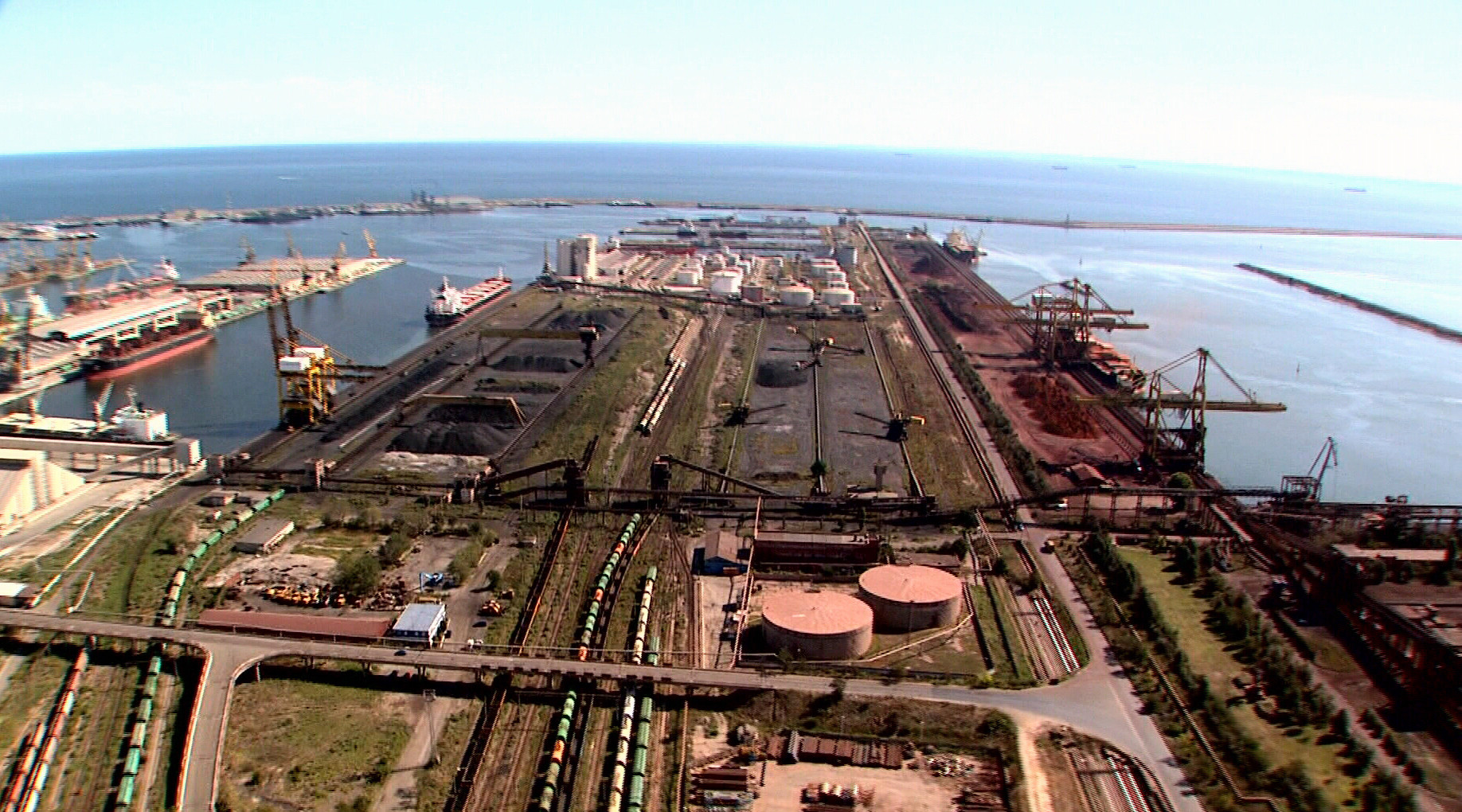 "Caracatita din Portul Constanta". Cum a ajuns inima comertului romanesc jucarie pentru politicieni