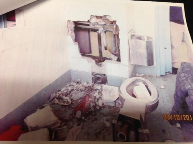 Patru detinuti americani au incercat sa evadeze facand gauri in celule cu ajutorul vaselor de toaleta