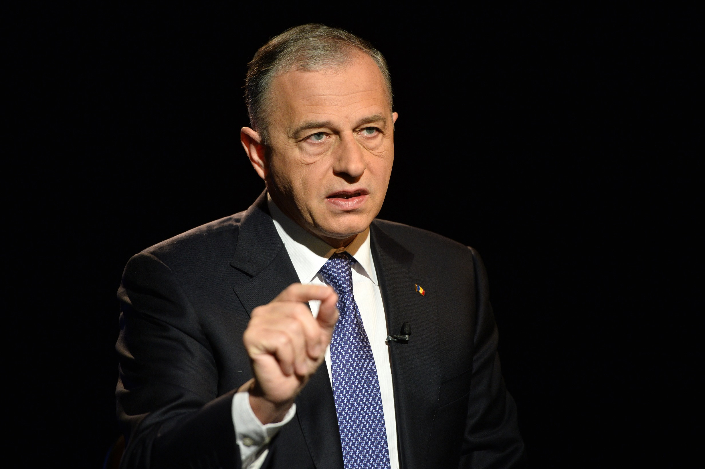 Mircea Geoana, inlocuit cu Corlatean in functia de sef al comisiei parlamentate pentru aderarea la Schengen