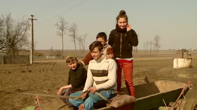 Nu mai sunt singuri pe lume. Zeci de oameni au sarit in ajutorul celor 4 frati din Iasi care isi poarta singuri de grija