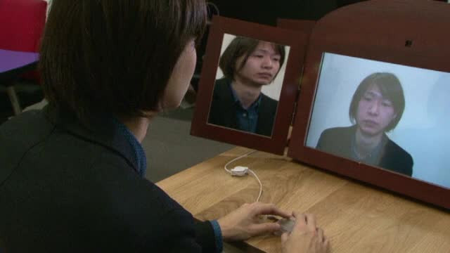 Oglinda care schimba expresia fetei. Inventia spectaculoasa a unui student japonez