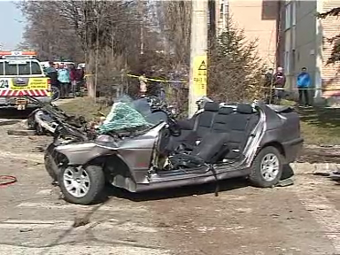 Accident grav in Miercurea Ciuc. O femeie de 53 de ani si doi politisti tineri au murit pe loc