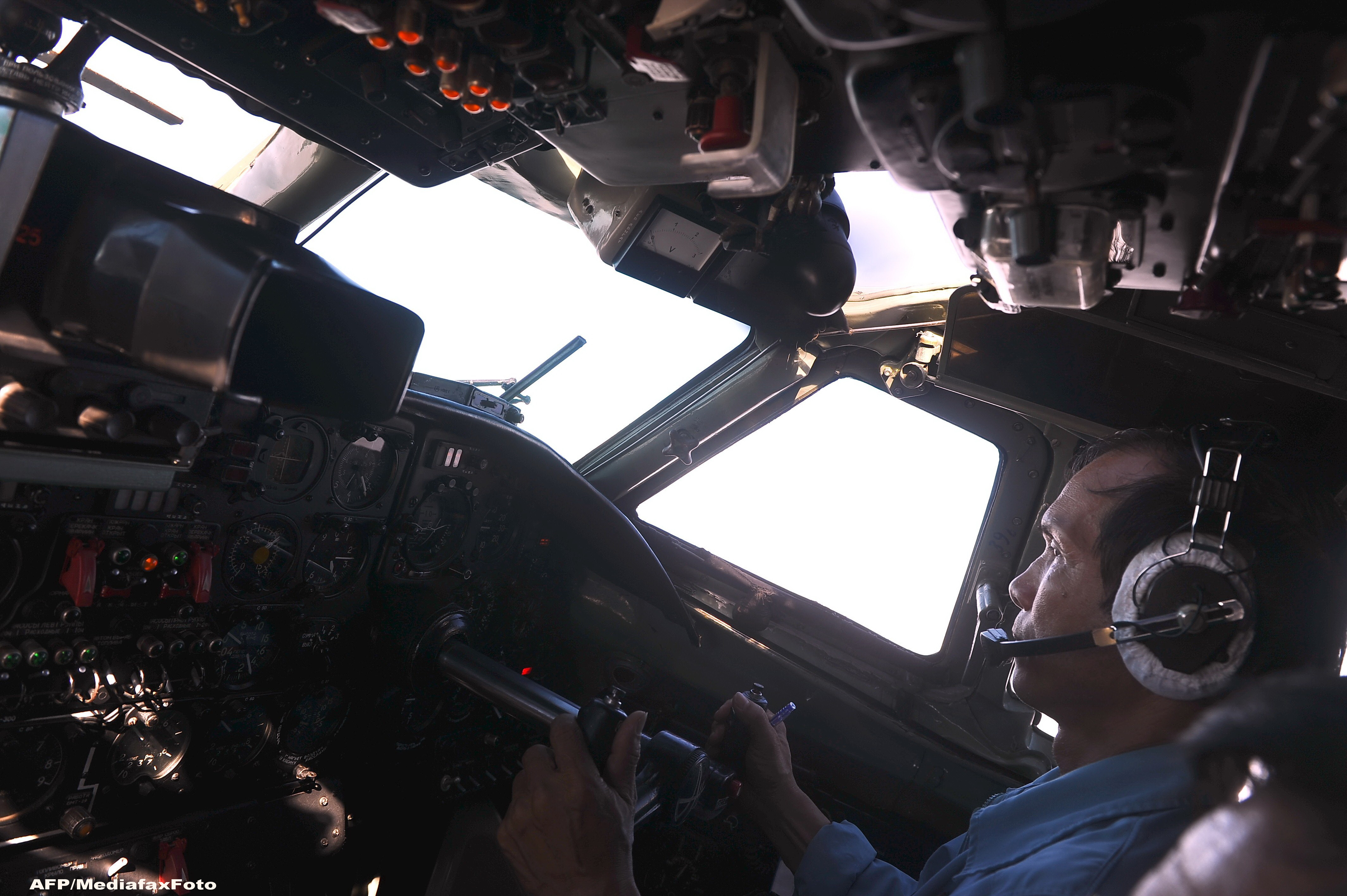 Pilotii romani dezvaluie conditiile in care zboara. "Daca unul intra intr-un stalp, spune imi pare rau, dar nu am avut harta"