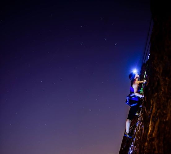 Continuarea acestei imagini iti va da ameteli. Fotografia care surprinde curajul nebun al oamenilor. FOTO