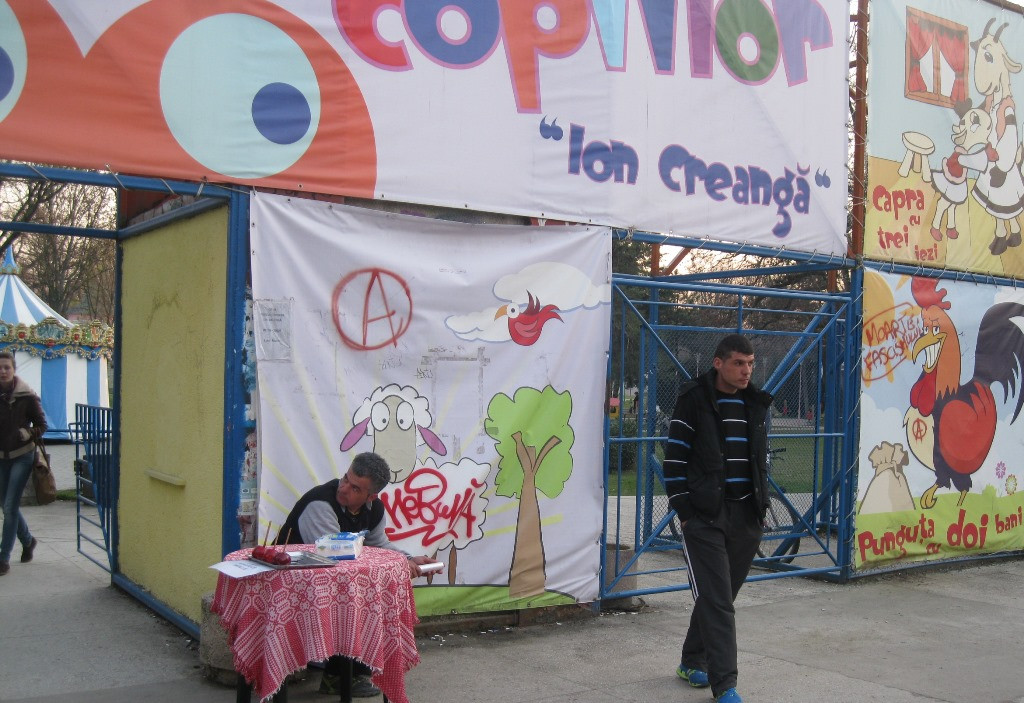 In Parcul Copiilor se vand produse alimentare care v-ar putea afecta sanatatea. Comercianti neautorizati, amendati de politie