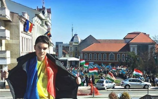 Mesajul unui elev maghiar, dupa ce baiatul cu tricolorul a fost amenintat: "Eu am un vis. Sa fie pace"