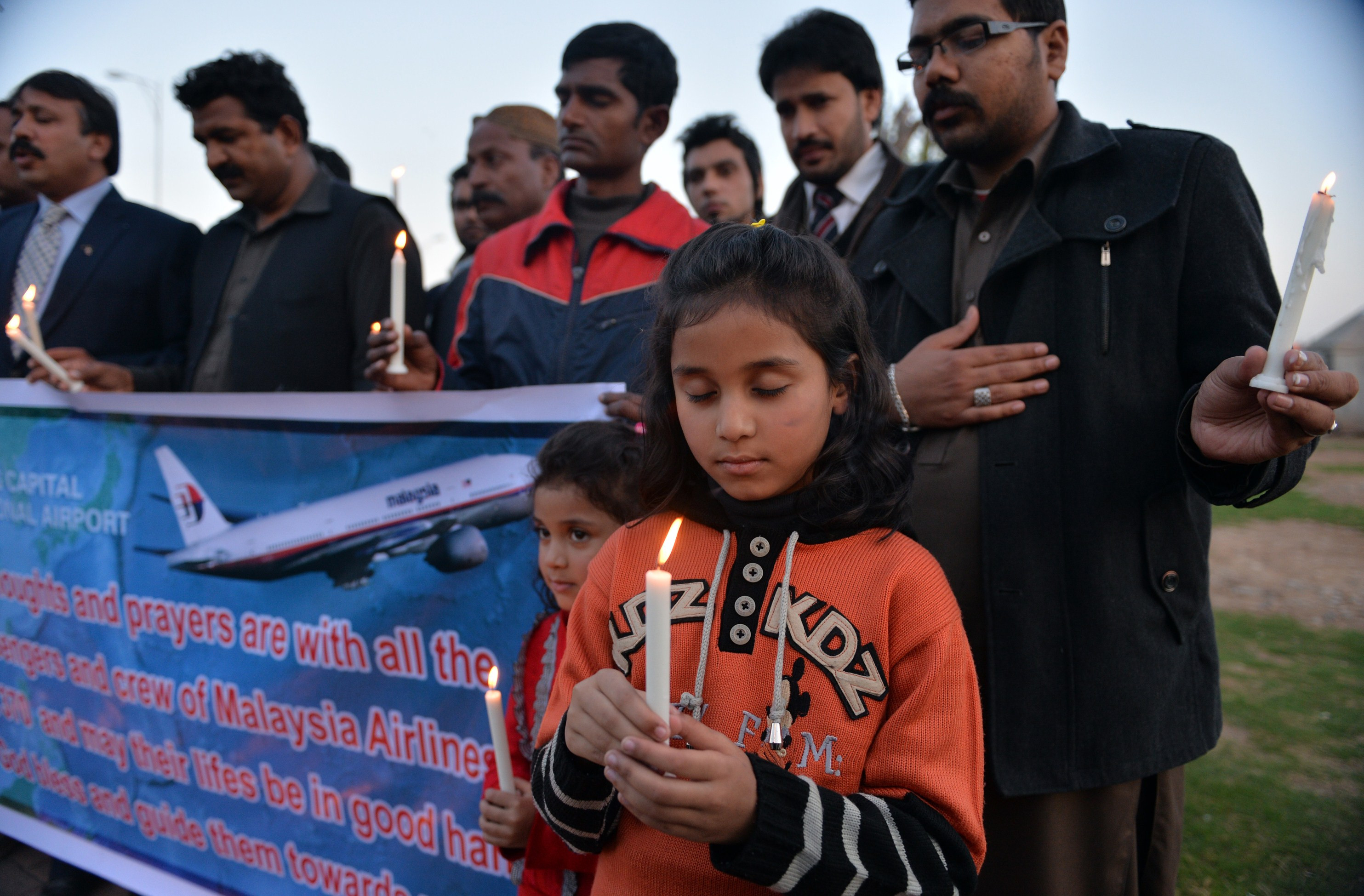 Ipoteza neasteptata in cazul disparitiei avionului MH370. Scriitor: Aeronava ar fi fost doborata din greseala de americani