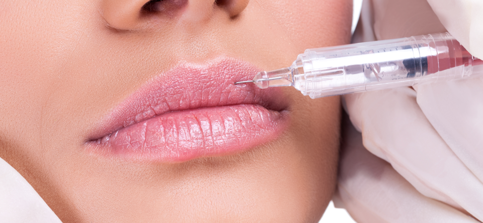 "Aveam gura cat o minge de fotbal. N-am putut sa-mi sarut sotul in ziua nuntii". Ce a patit o femeie dupa o operatia estetica